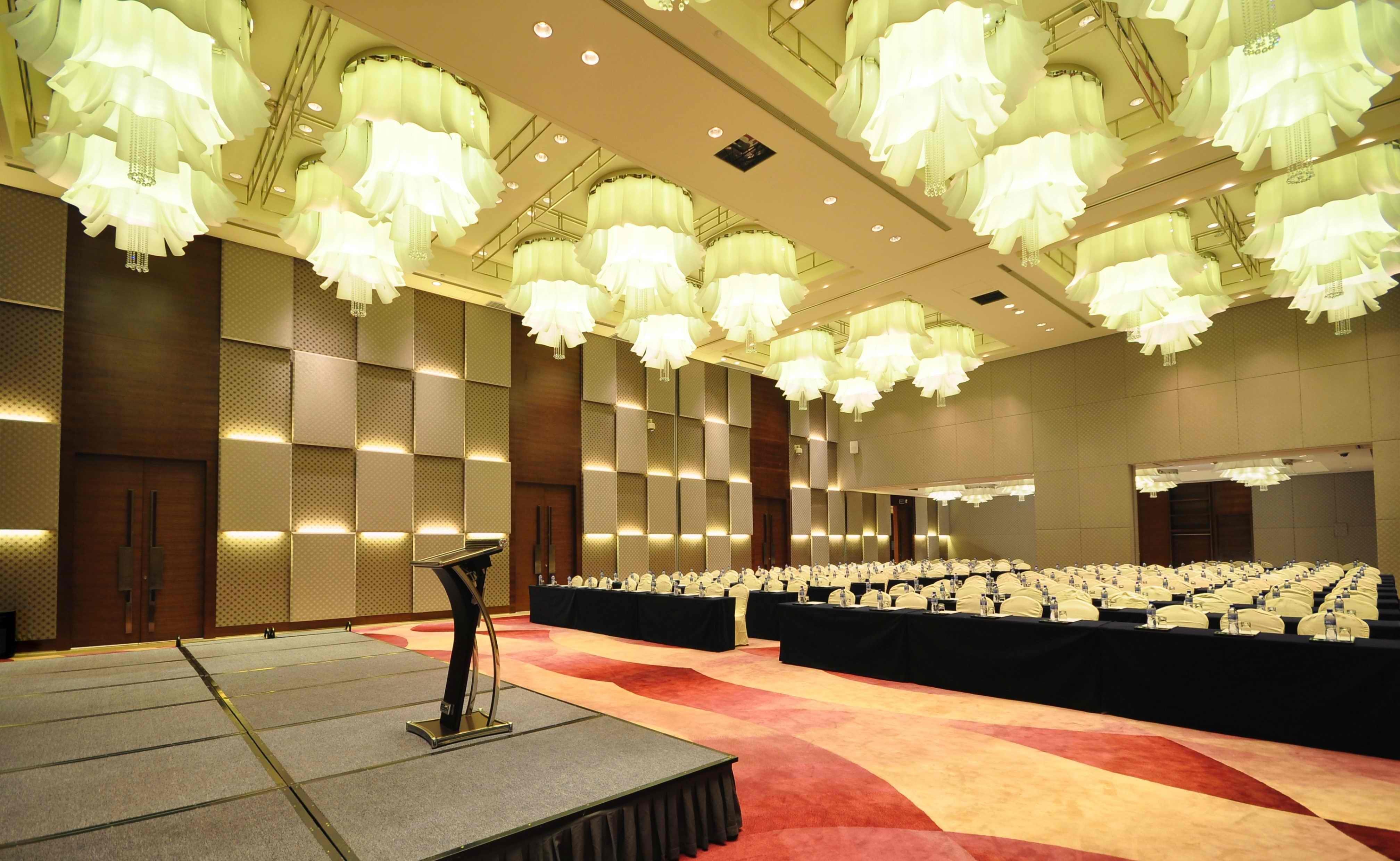Holiday Inn Qingdao City Center By Ihg - May 4Th Square Bagian luar foto