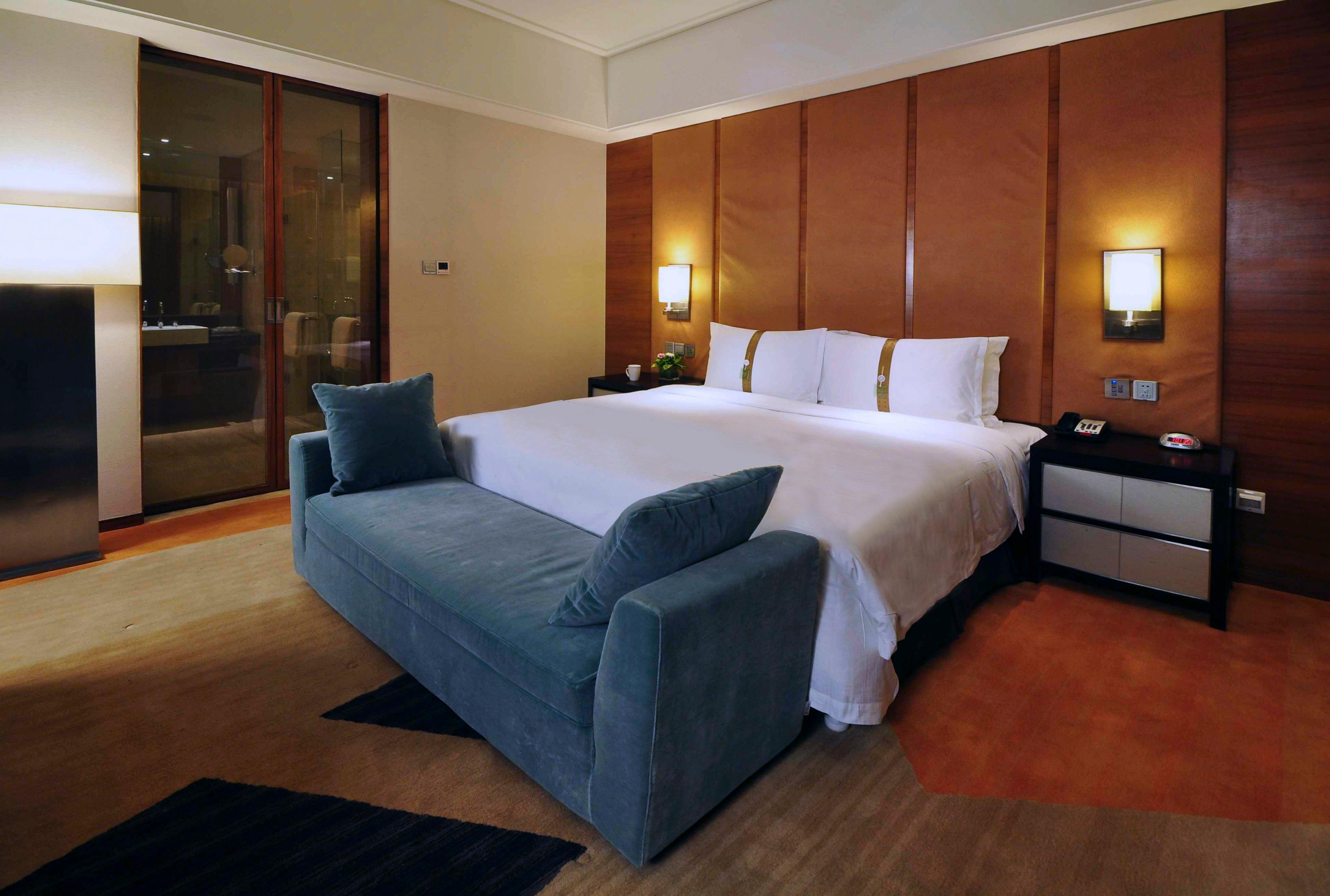 Holiday Inn Qingdao City Center By Ihg - May 4Th Square Bagian luar foto
