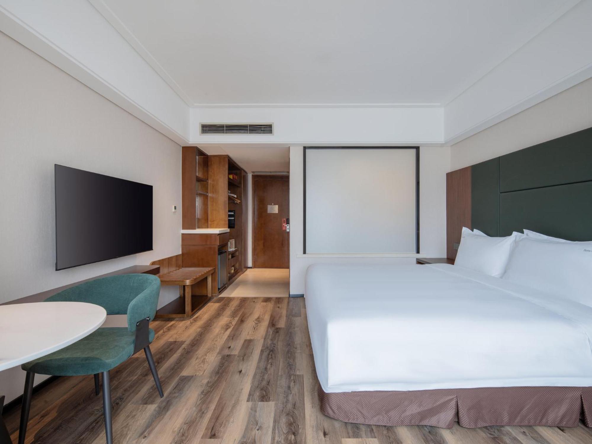 Holiday Inn Qingdao City Center By Ihg - May 4Th Square Bagian luar foto