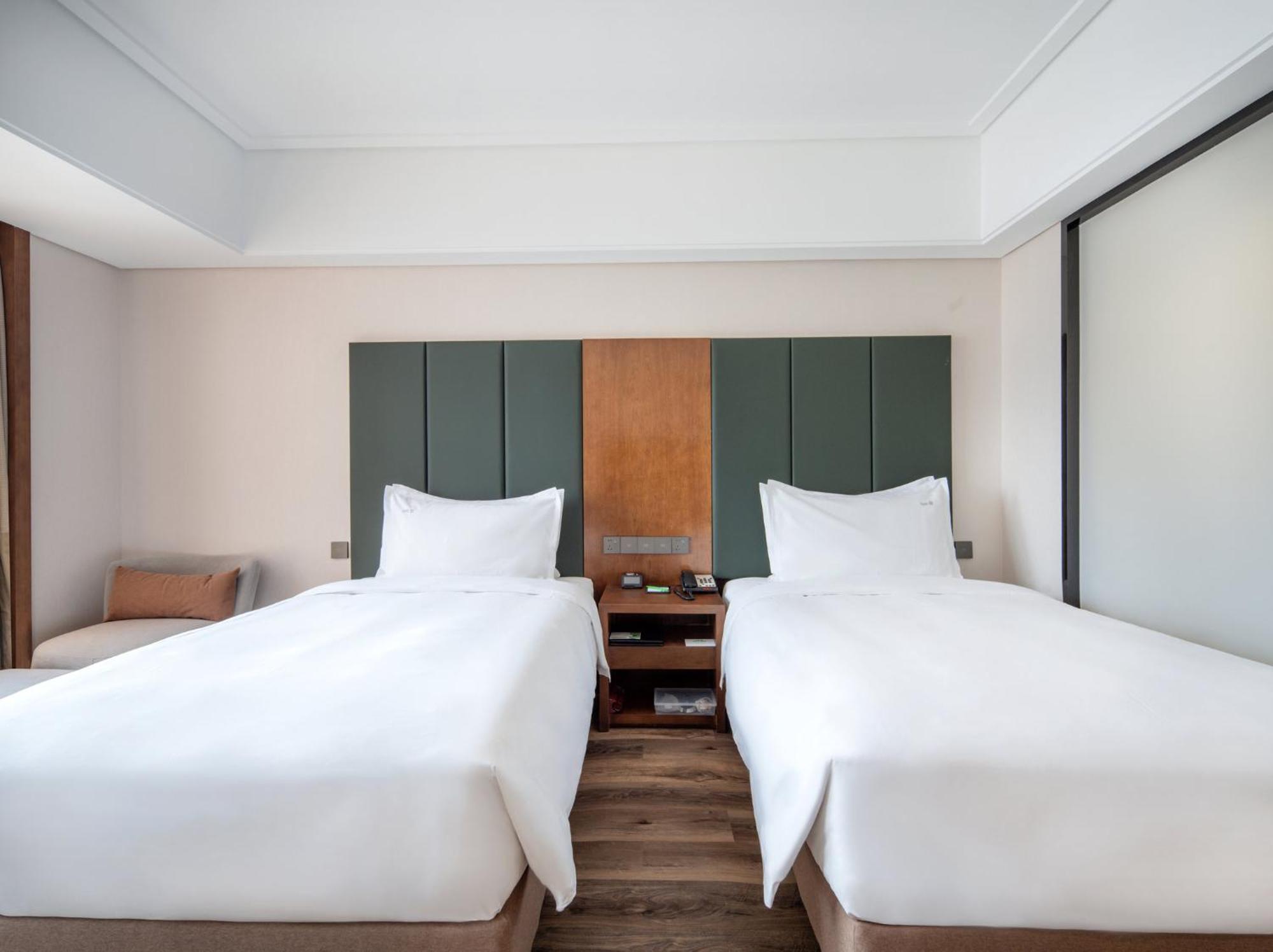 Holiday Inn Qingdao City Center By Ihg - May 4Th Square Bagian luar foto