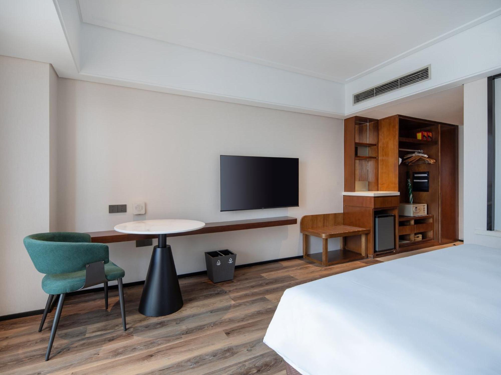 Holiday Inn Qingdao City Center By Ihg - May 4Th Square Bagian luar foto