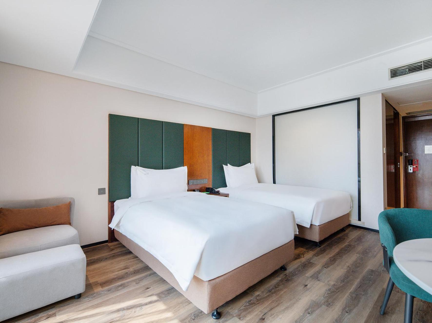 Holiday Inn Qingdao City Center By Ihg - May 4Th Square Bagian luar foto