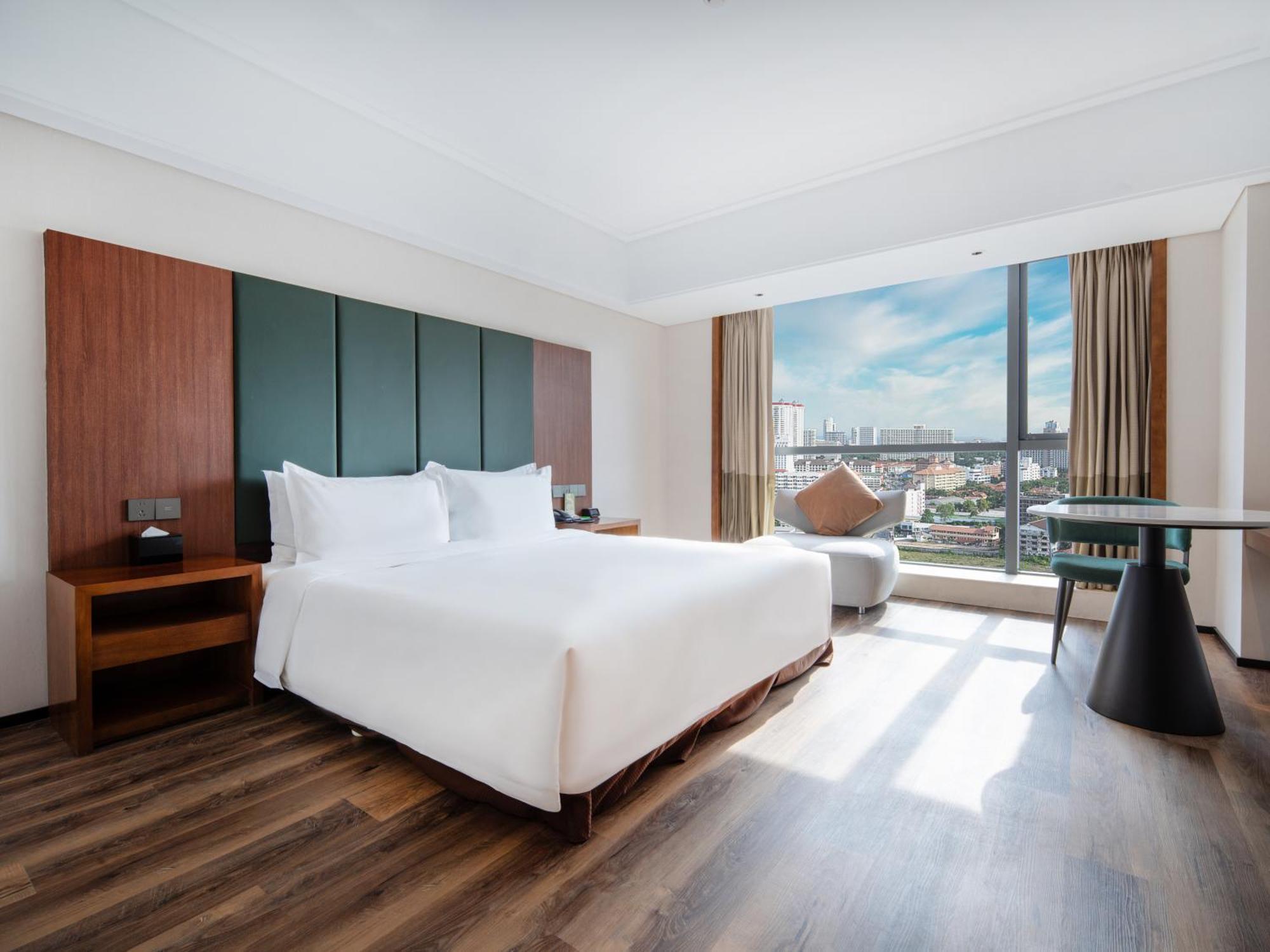 Holiday Inn Qingdao City Center By Ihg - May 4Th Square Bagian luar foto