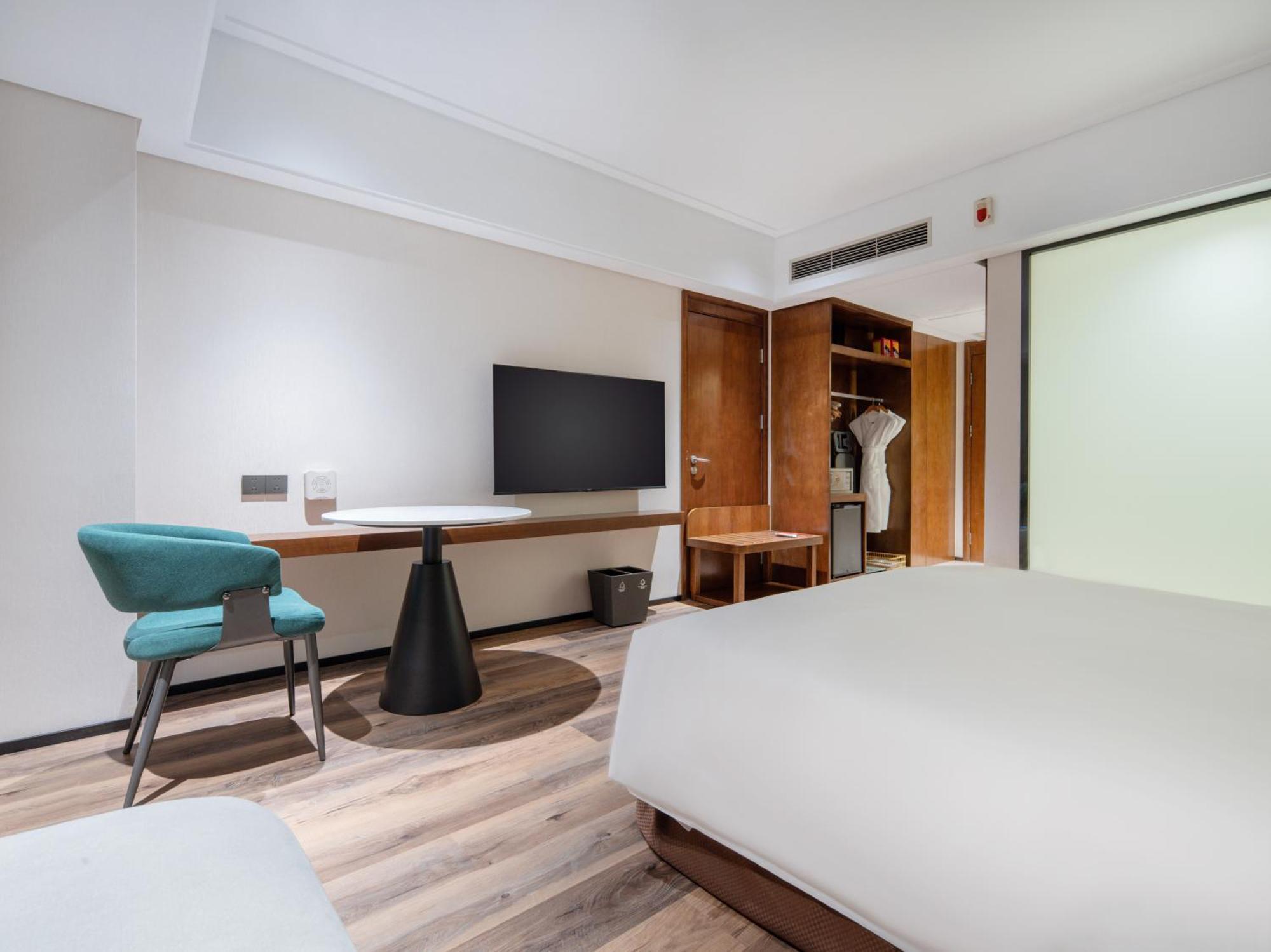 Holiday Inn Qingdao City Center By Ihg - May 4Th Square Bagian luar foto