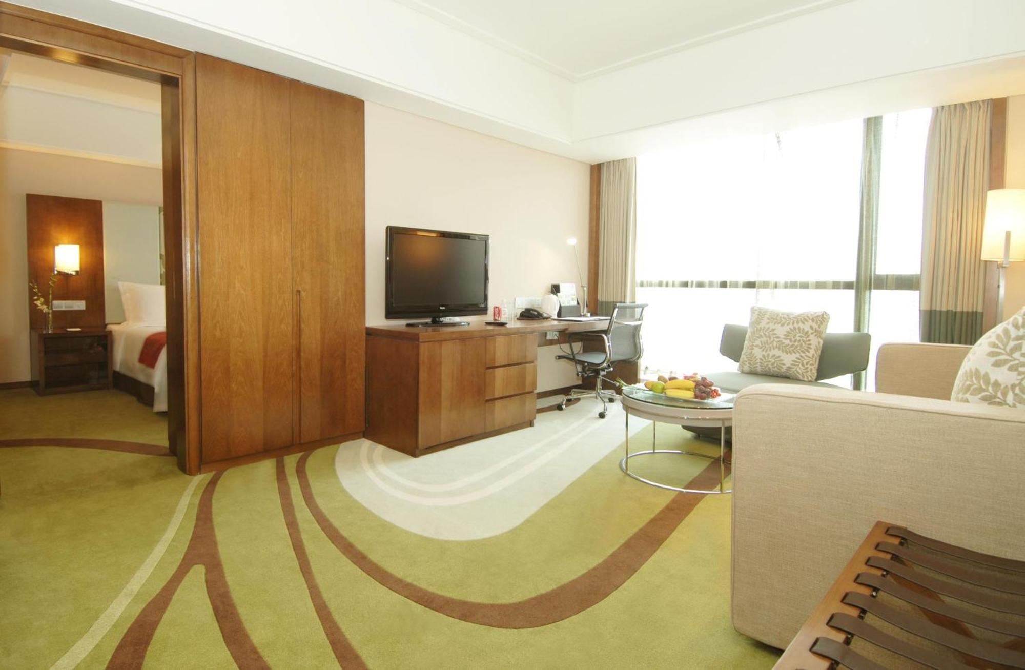 Holiday Inn Qingdao City Center By Ihg - May 4Th Square Bagian luar foto