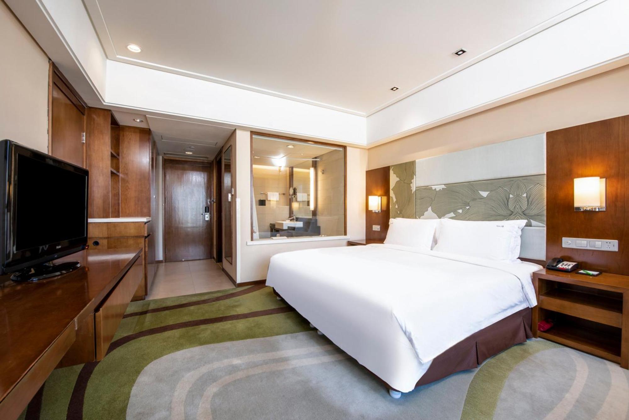 Holiday Inn Qingdao City Center By Ihg - May 4Th Square Bagian luar foto